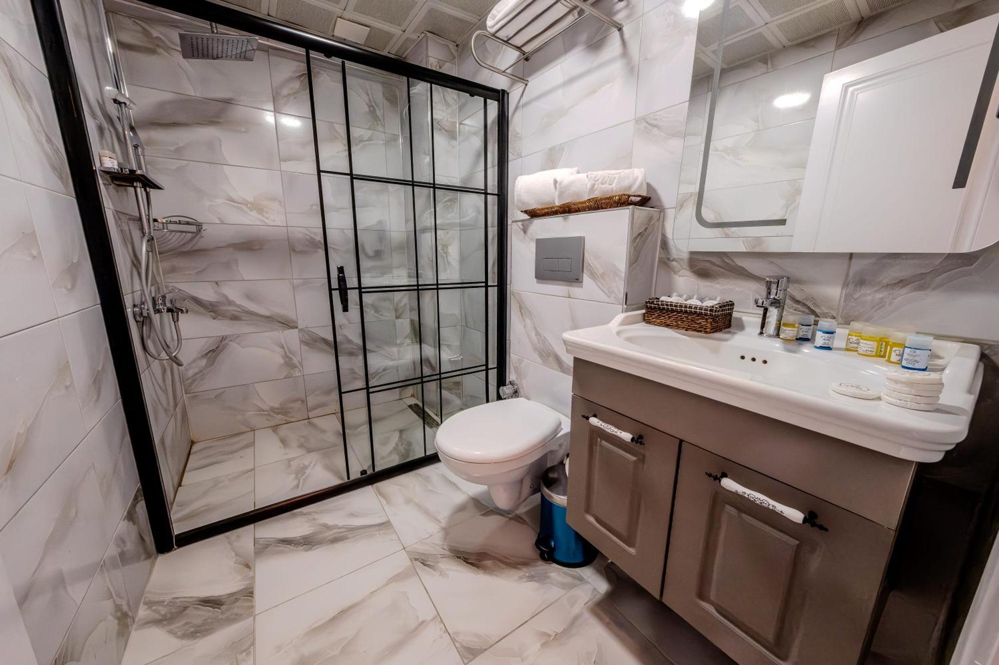 Rubby Hotel Kadikoey Istanbul Bagian luar foto