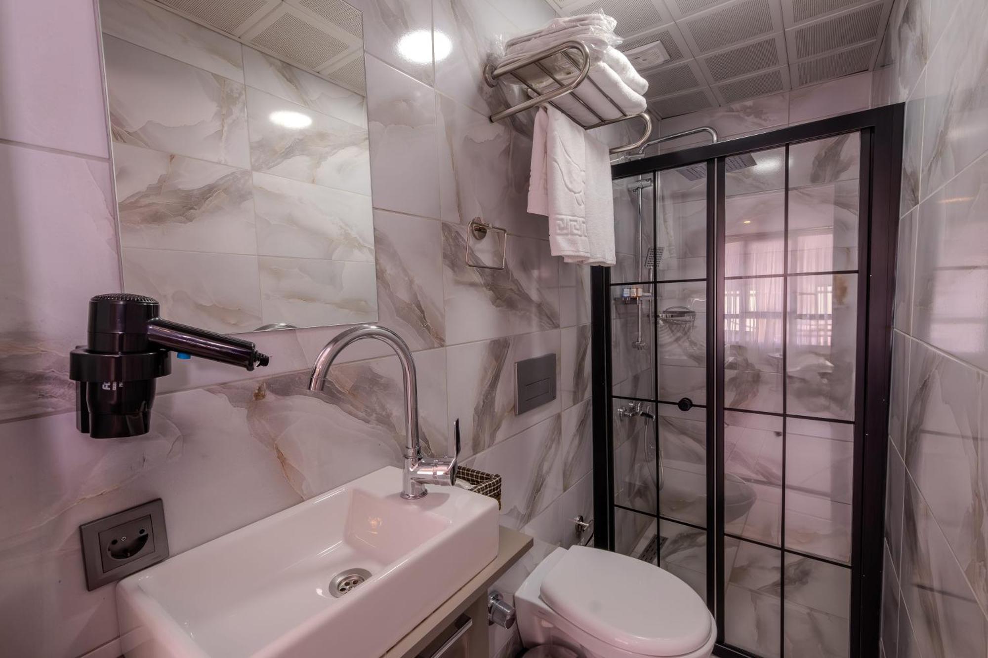 Rubby Hotel Kadikoey Istanbul Bagian luar foto